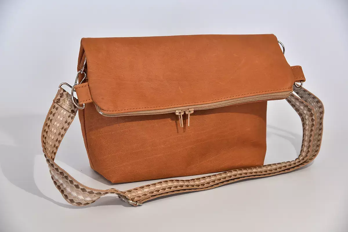 Schiultertasche Sam flex Nubukleder kupferbraun