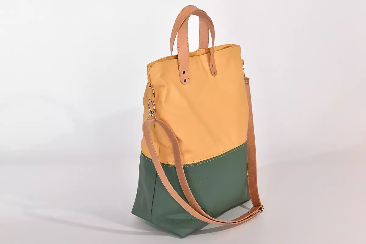 Handgefertigte Ledertasche Mira L gruenspan bernstein Mira L