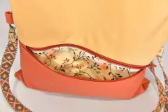 handgefertigte-ledertasche-pastelorange-bernstein_26008_Sam_flex_05