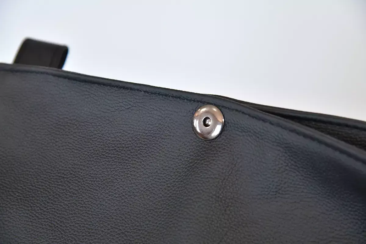 Handgefertigte Ledertasche Iris L schwarz