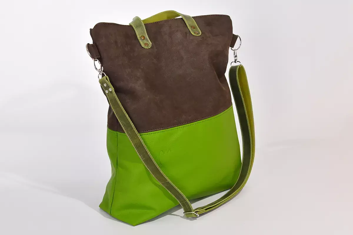 Handgefertigte Ledertasche Mira L dunkelbraun apfelgruen