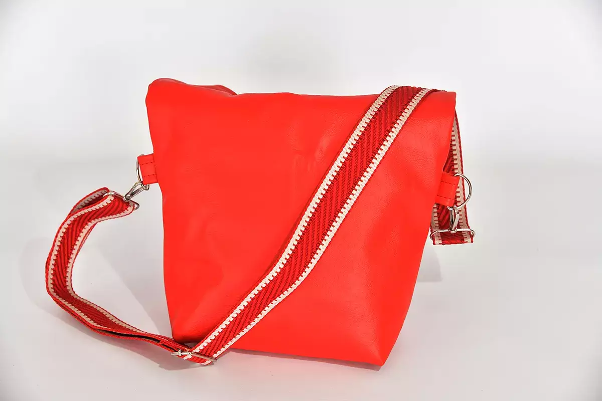 Schultertasche Sam M Nappa-Wasserbüffelleder rot