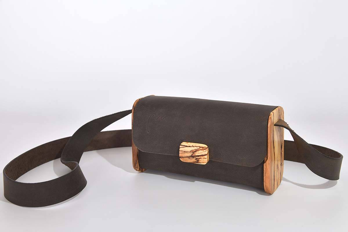 Holz-Ledertasche Modell Timo S gestockte Buche, Wasserbüffel-Dickleder