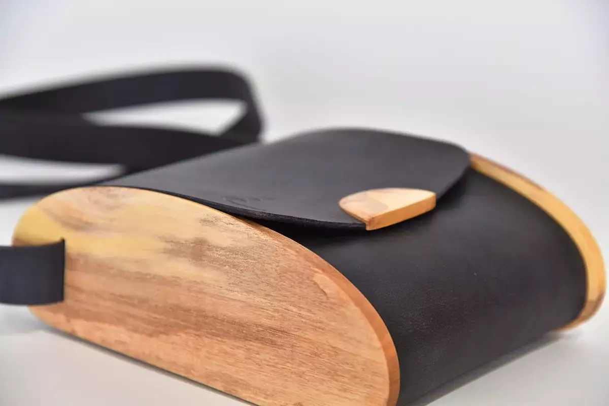 Holz-Ledertasche Blago M schwarzblau Orangenholz