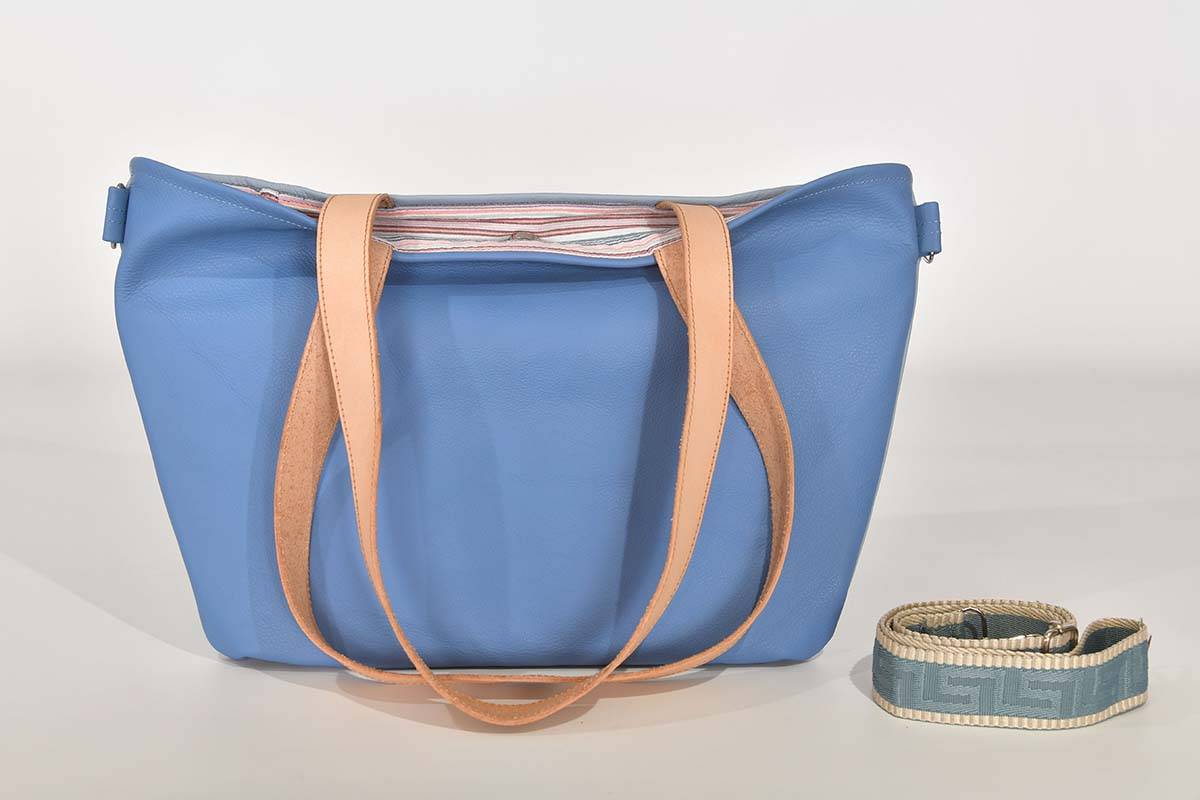 Ledertasche Modell Sarah hell- und dunkelblau