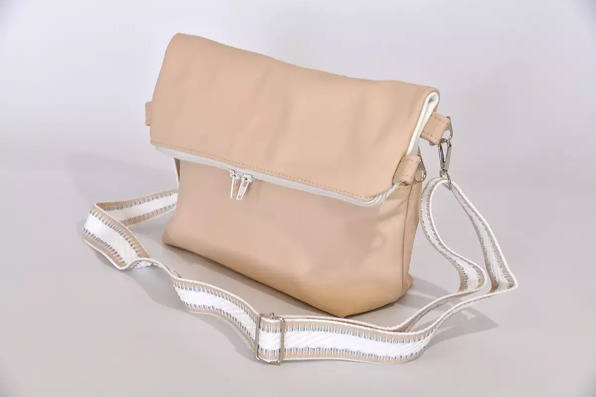 Schultertasche Sam flex Rinds- und Wasserbüffelleder eierschale und weiß