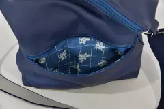 handgefertigte-ledertasche-blau_26017_Sam_flex_04