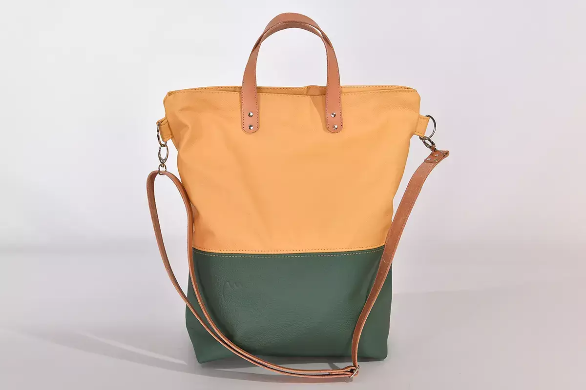 Handgefertigte Ledertasche Mira L gruenspan bernstein Mira L