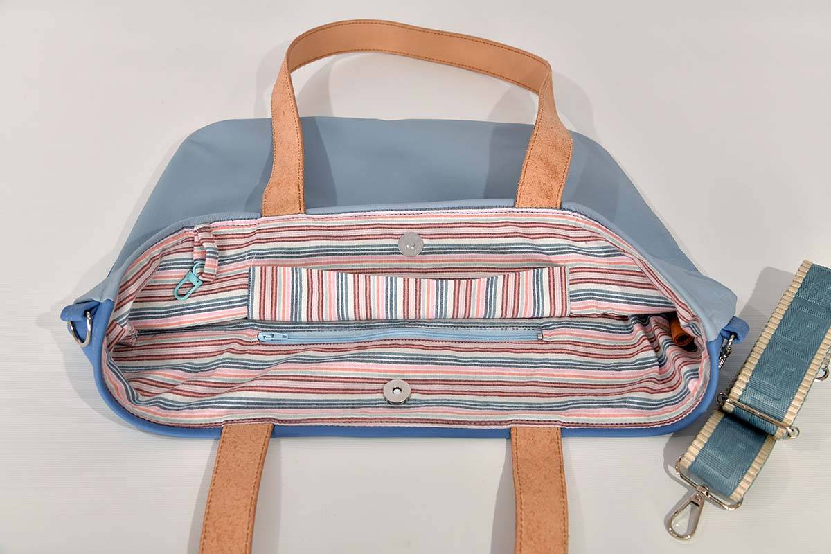 Ledertasche Modell Sarah hell- und dunkelblau