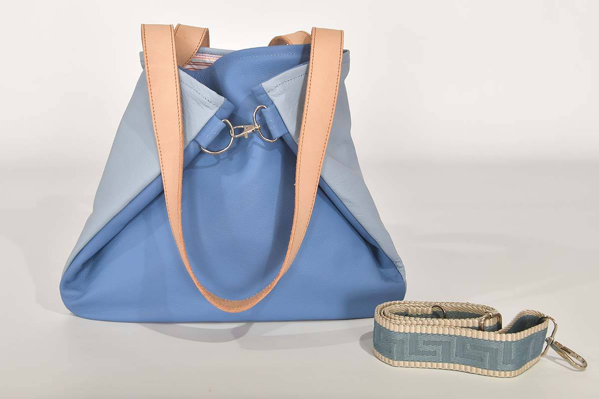Ledertasche Modell Sarah hell- und dunkelblau