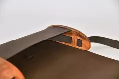 handgefertigte-holz-ledertasche-dunkelbraun-johannisbrootbaum_26048_Jenny_M_07