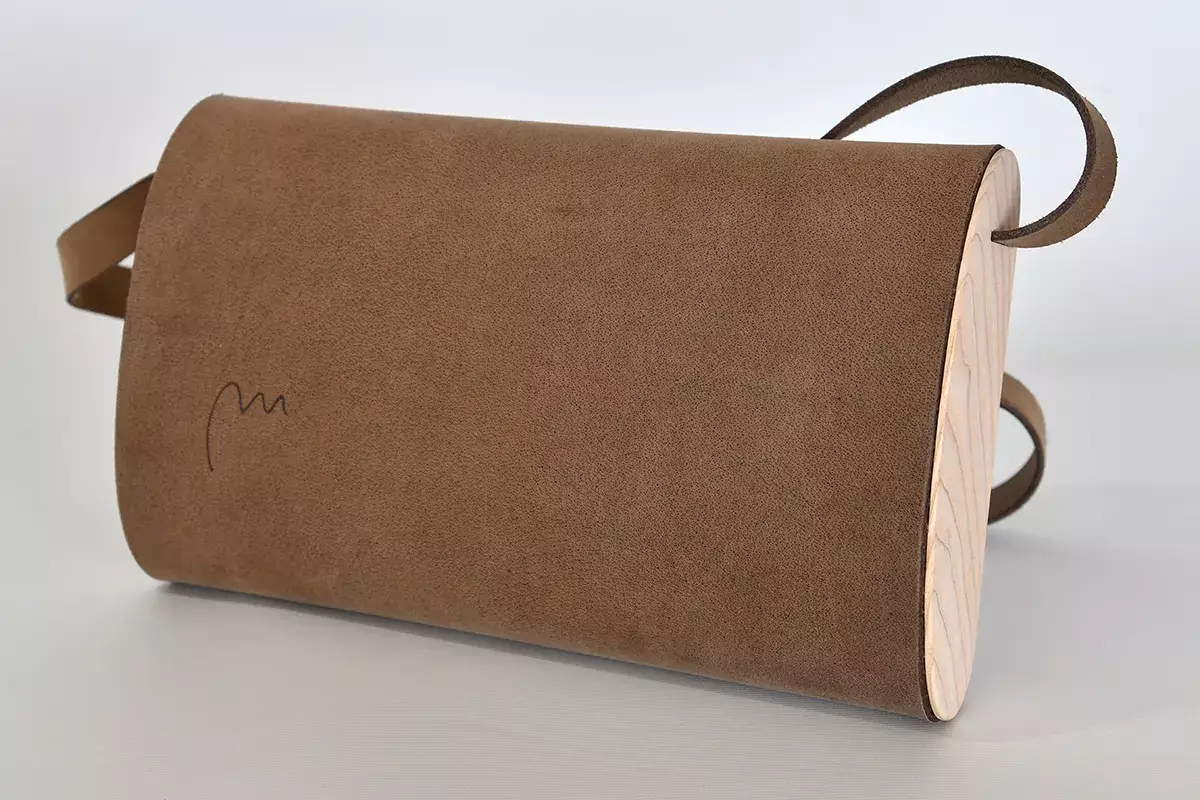 Handgefertigte Holz-Ledertasche graubraun Esche weiß geölt Jenny M