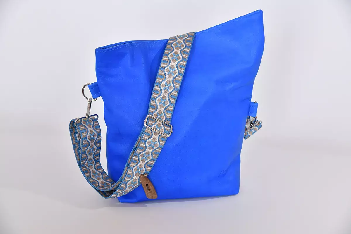 Schultertasche Sam dia Rindsnappaleder sehr blau