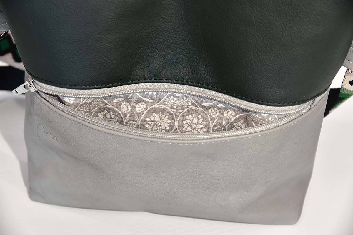 Schultertasche Sam flex Rindsleder grau und dunkelgrün