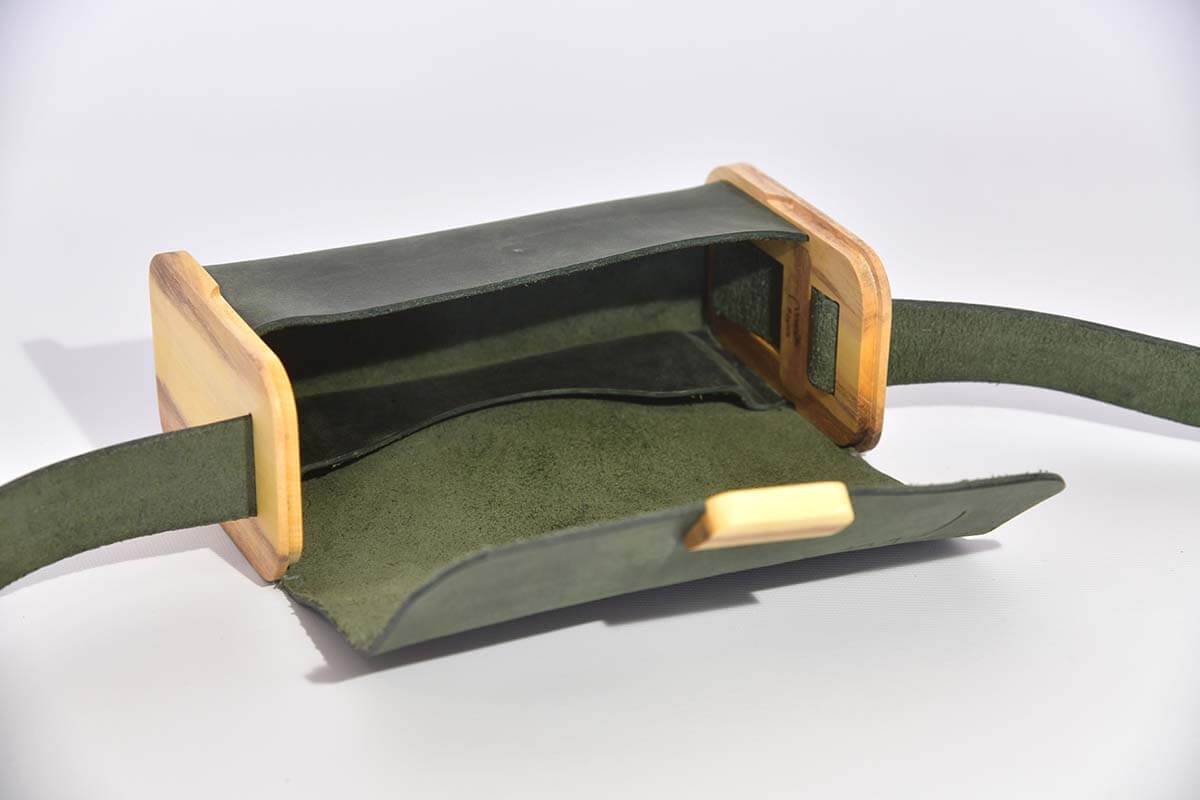 Holz-Ledertasche Modell Timo S Orangenholz, Wasserbüffel-Dickleder tannengrün