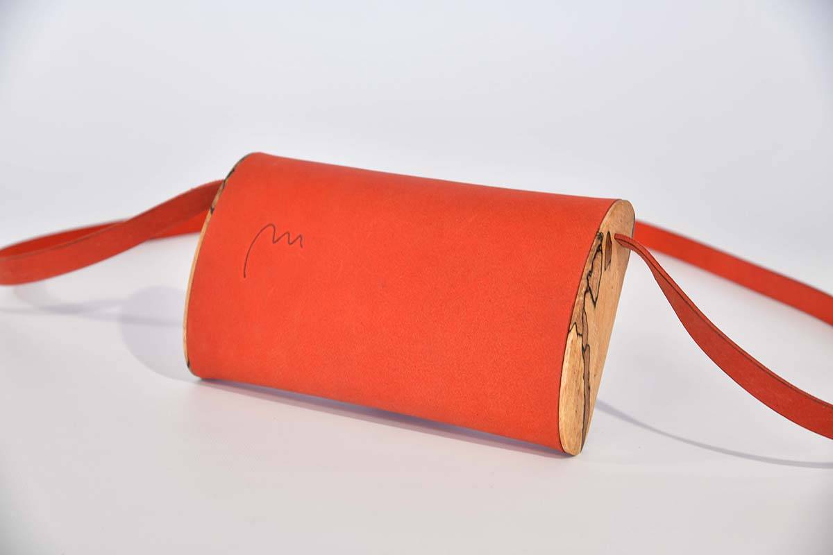 Holz-Ledertasche Modell Jenny orange, gestocktes Buchenholz