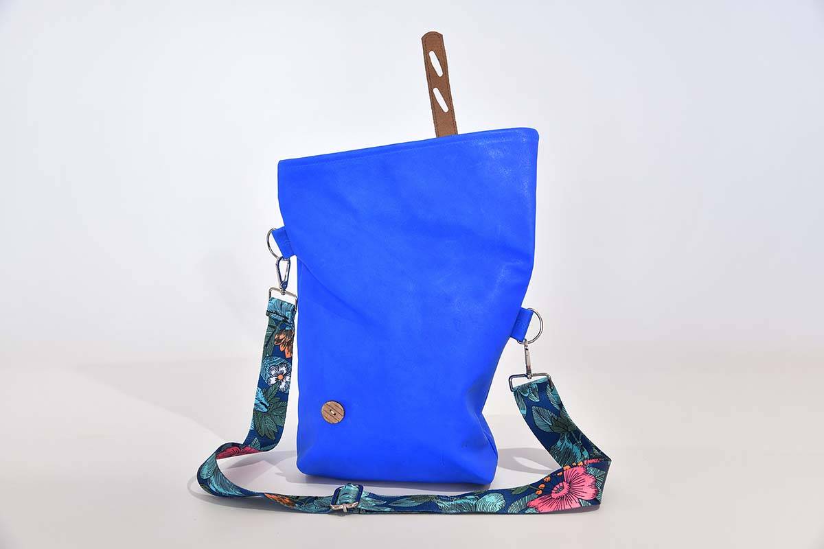 Ledertasche Modell Sam dia sehr blau