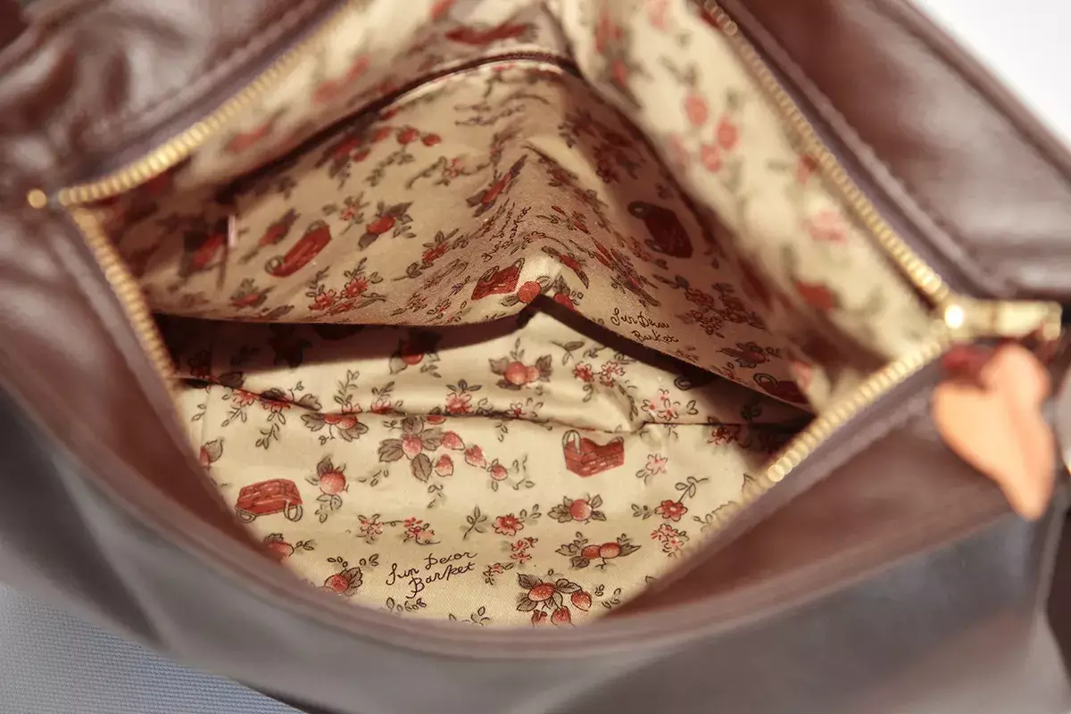 Handgefertigte Ledertasche Iris Zip M mit Reißverschluss