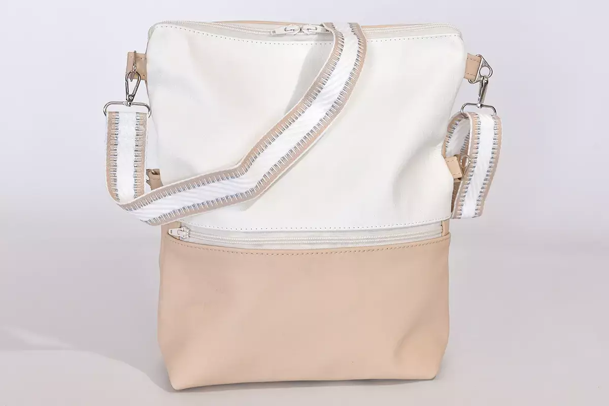 Schultertasche Sam flex Rinds- und Wasserbüffelleder eierschale und weiß