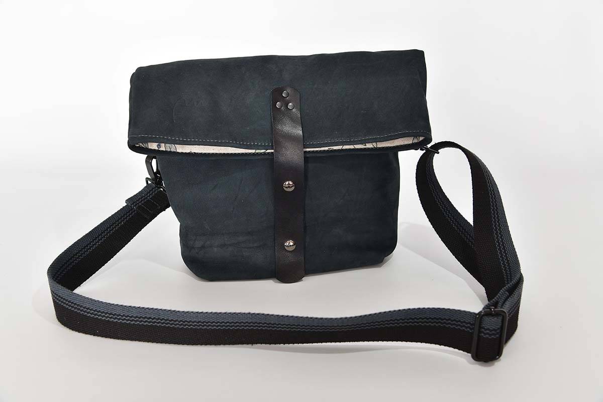 Ledertasche Modell Sam M blauschwarz