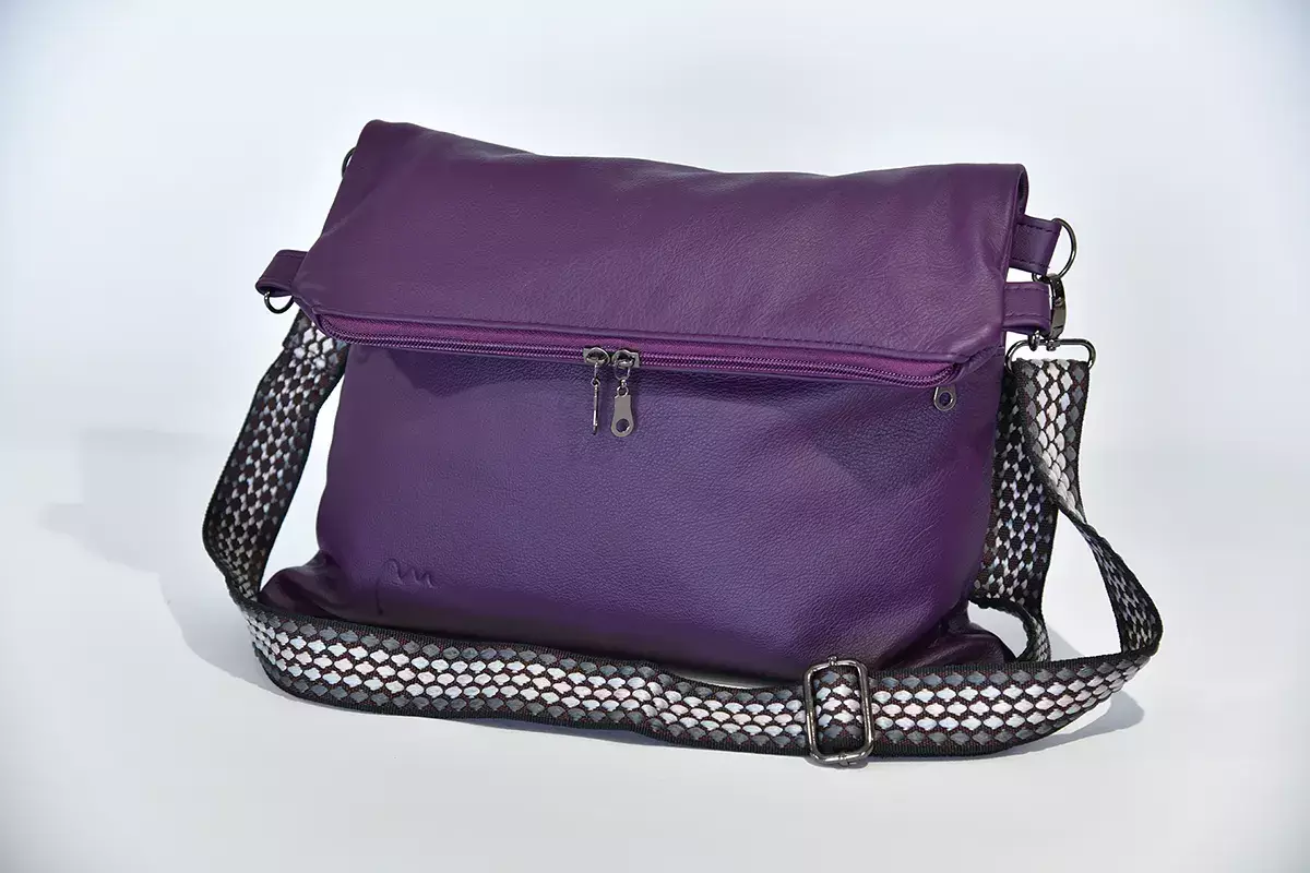 Handgefertigte Ledertasche Sam flex violett