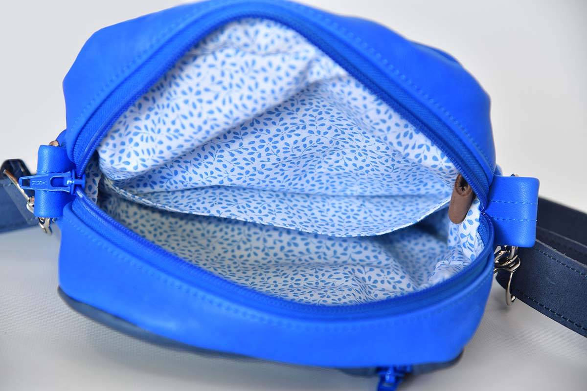 Schultertasche Modell Adrian sehr blau / blau