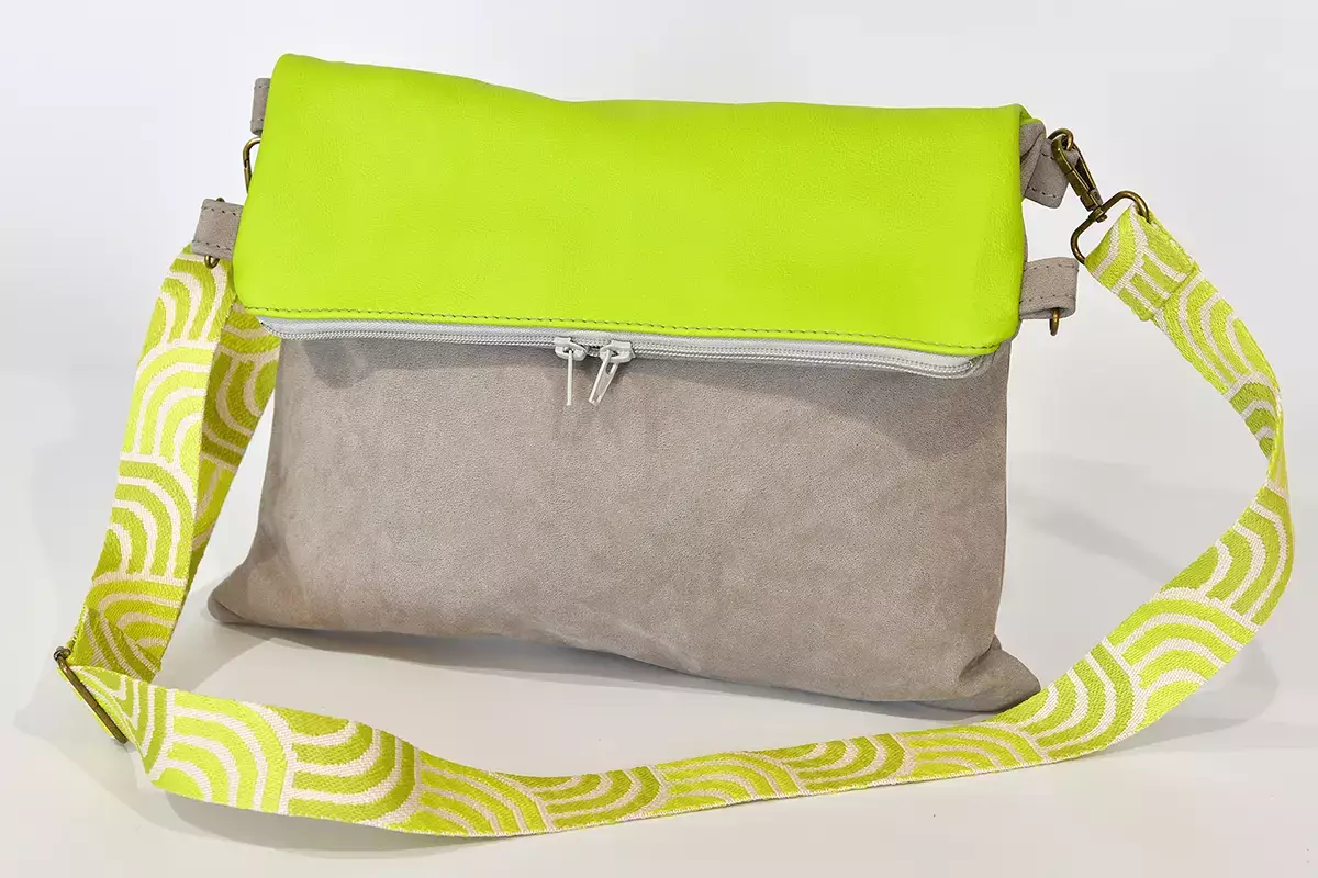 Handgefertigte Ledertasche in babyelefantengrau und neongruen Sam flex