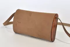 handgefertigte-holz-ledertasche-graubraun-zypresse_26047_Jenny_S_02