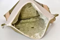 handgefertigte-ledertasche-olivgruen-grau_26011_Sam_flex_05