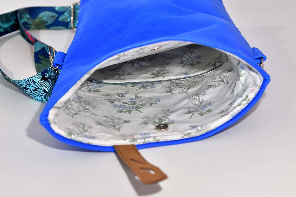 Ledertasche Modell Sam dia sehr blau