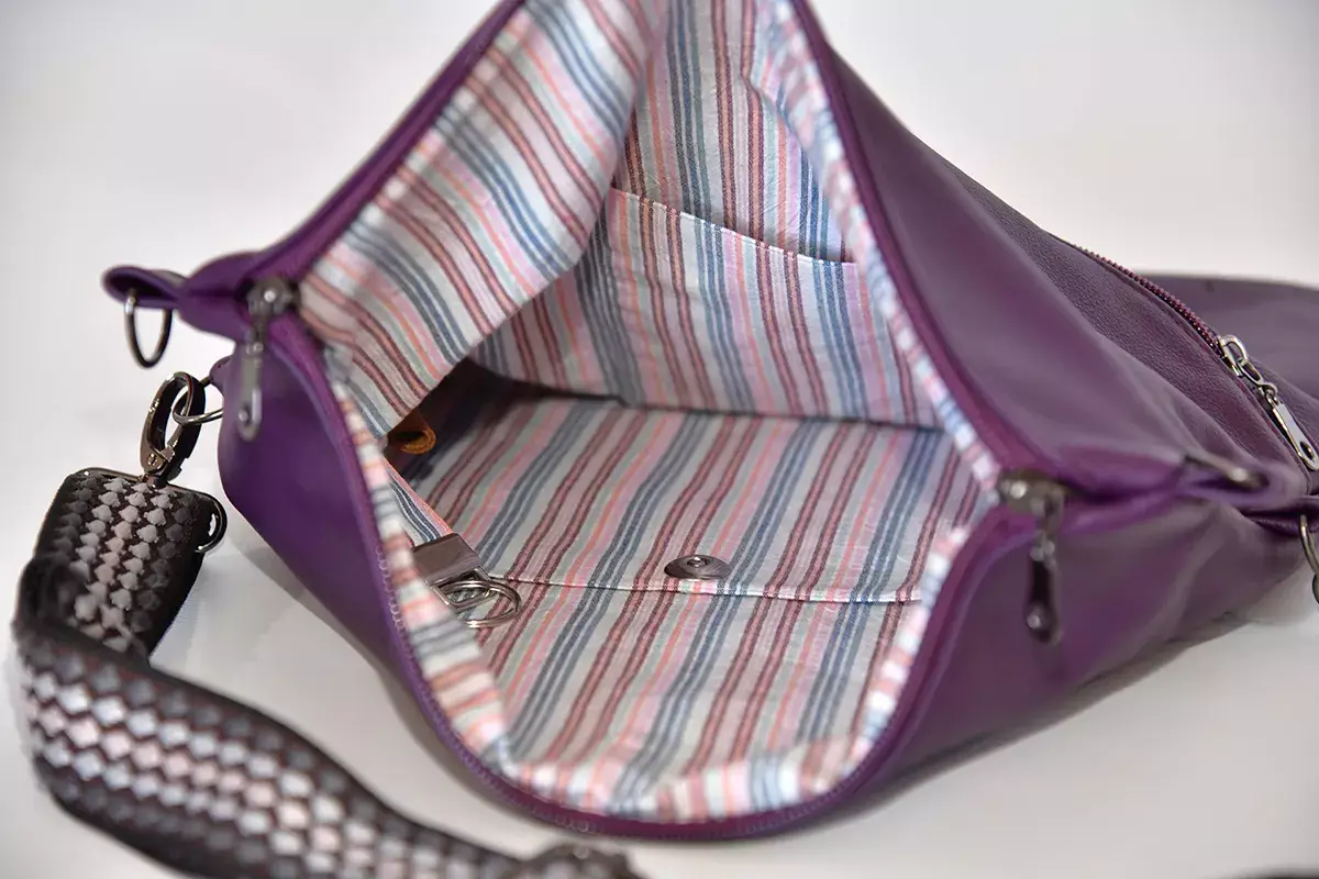Handgefertigte Ledertasche Sam flex violett