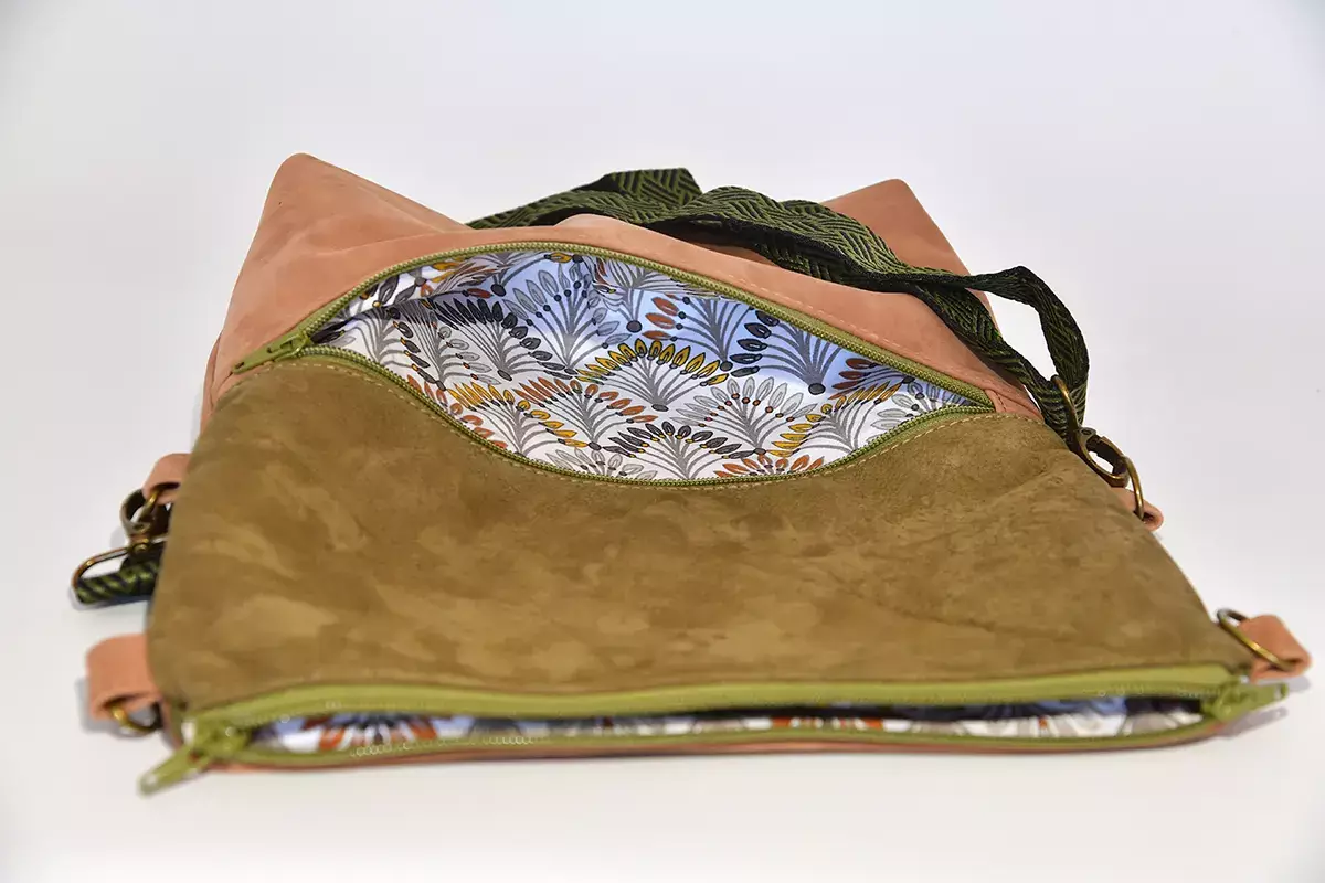 Schiultertasche Sam flex Leder hellbraun und dunkel oliv