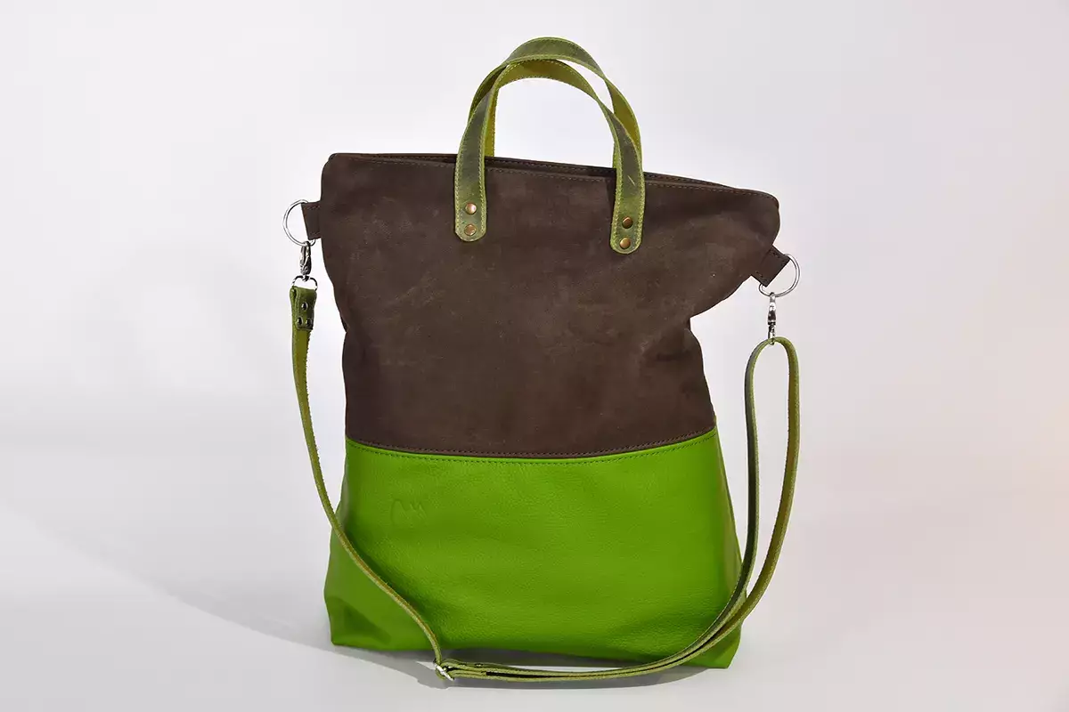 Handgefertigte Ledertasche Mira L dunkelbraun apfelgruen