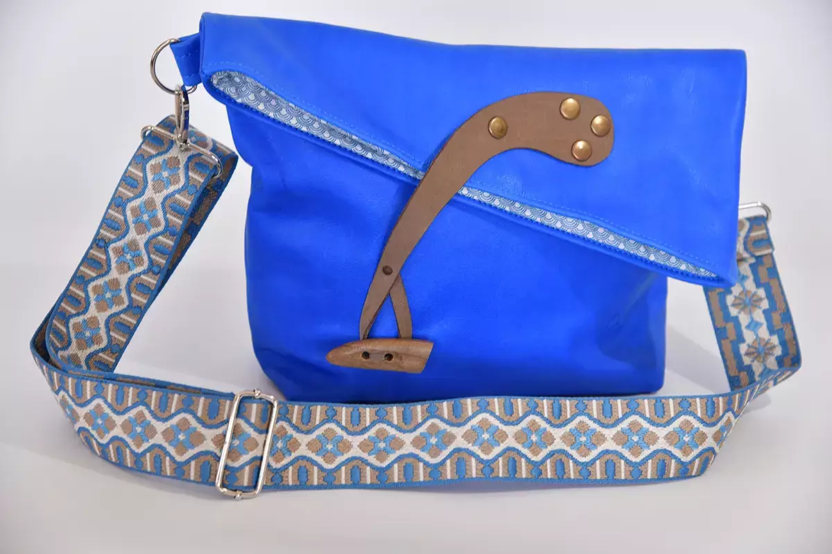 Schultertasche Sam dia Rindsnappaleder sehr blau