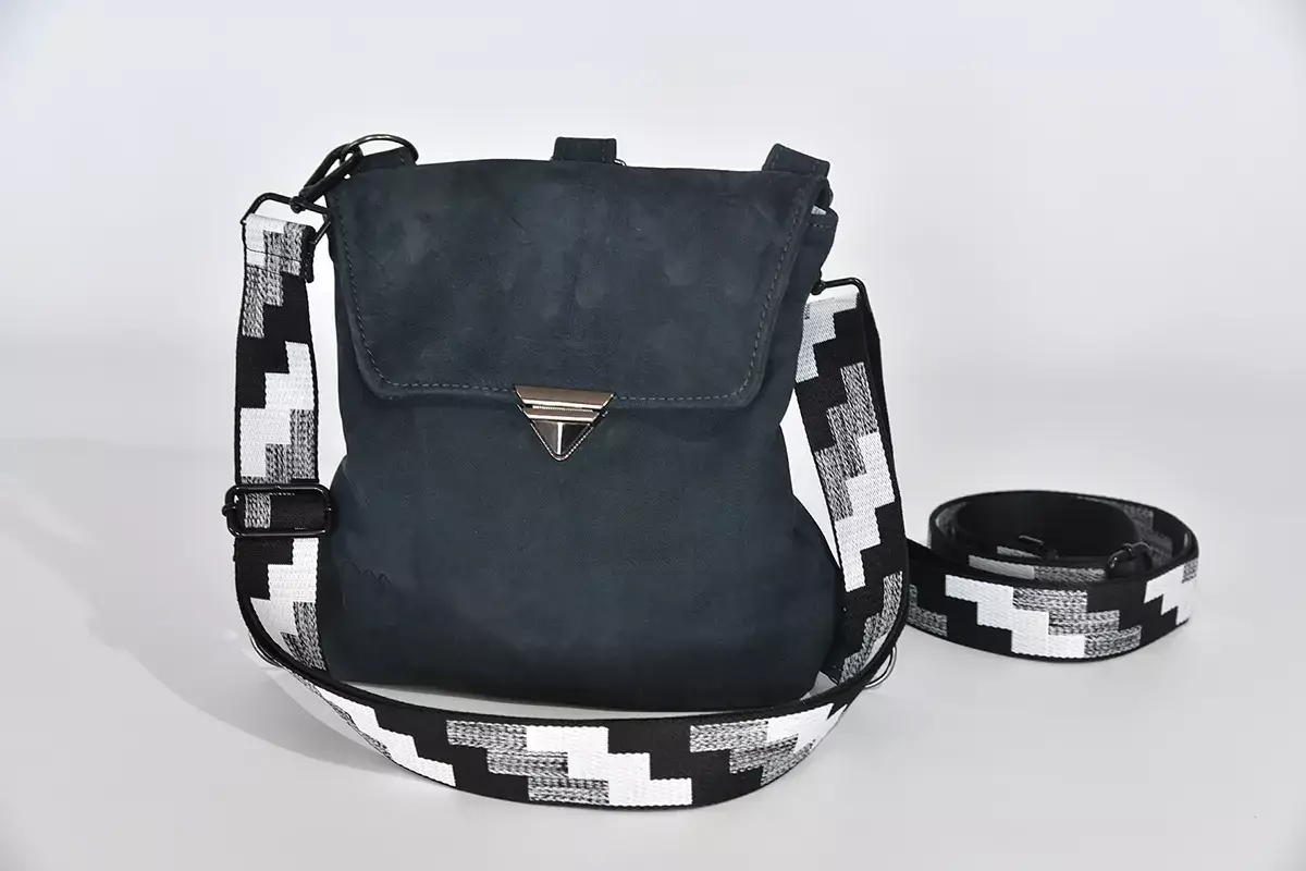 Lederrucksack Ainhoa S Nubuck Rindsleder geschliffen schwarz