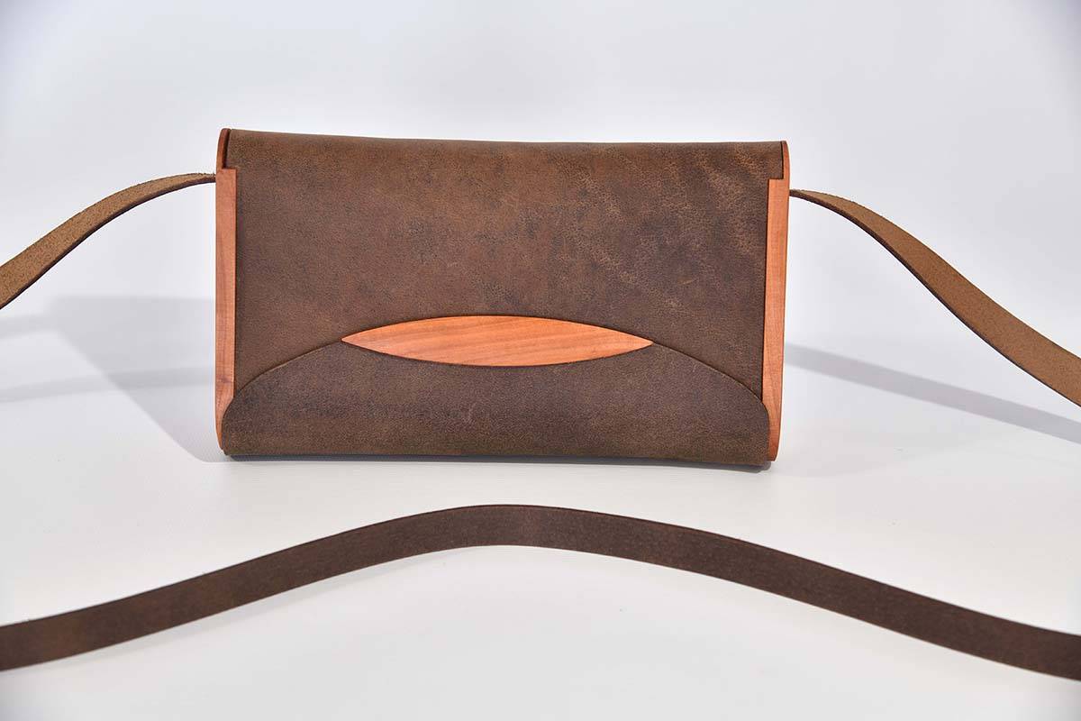 Holz-Ledertasche Modell Jenny braun, Sauerkirschholz