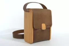 handgefertigte-holz-ledertasche-dunkelbraun-eichenholz_23018_Bernd_02