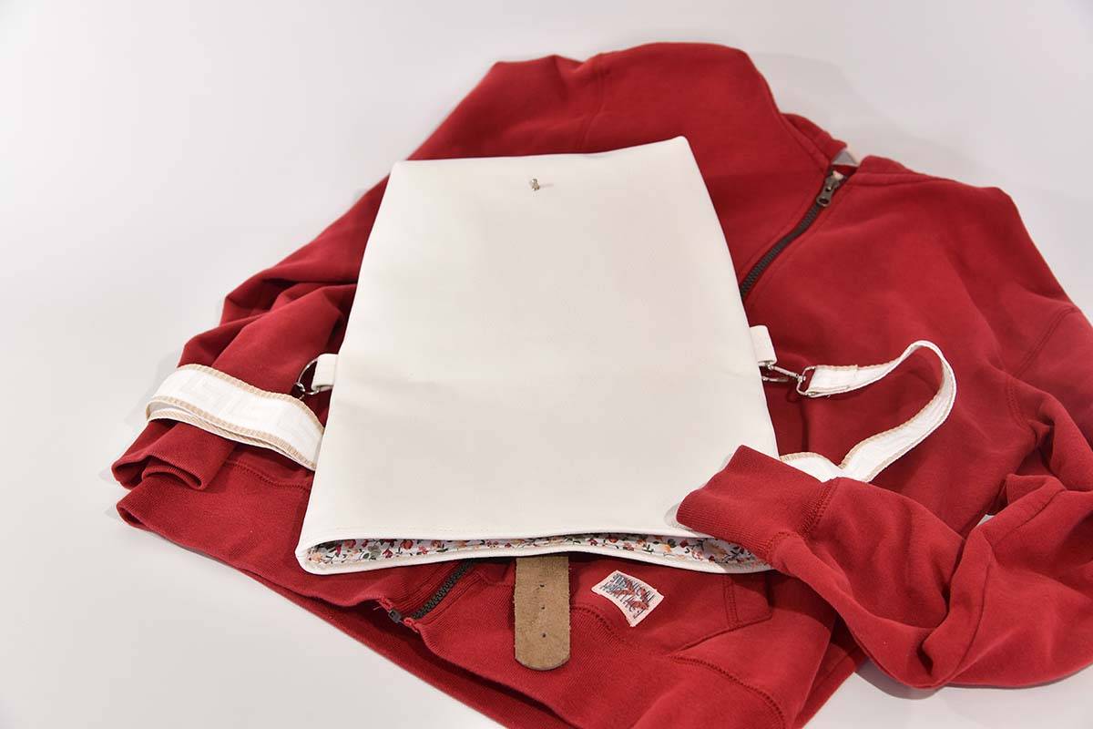 Ledertasche Modell Sam M weiß