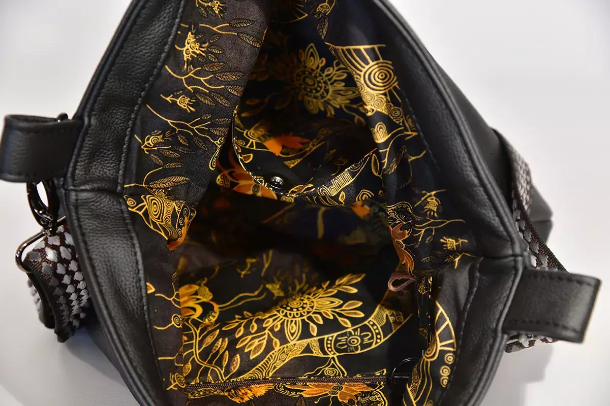 Handgefertigte Ledertasche Iris L schwarz