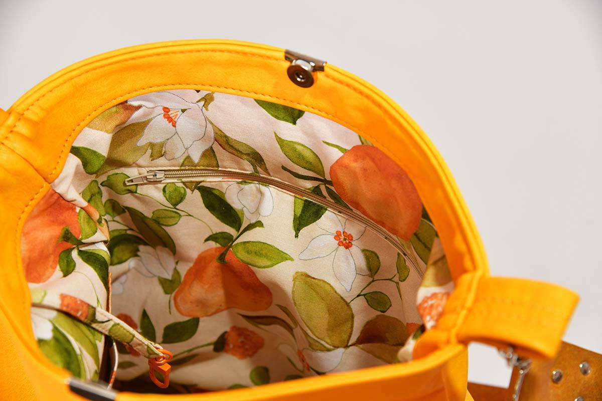 Schultertasche Iris M sonnengelb