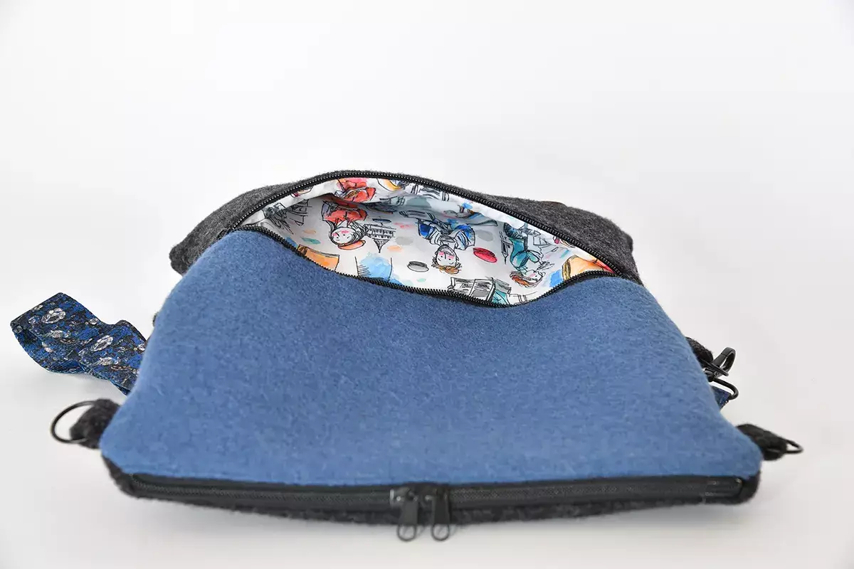 Handgefertigte Walklodentasche Sam M reine Schurwolle anthrazit und blau